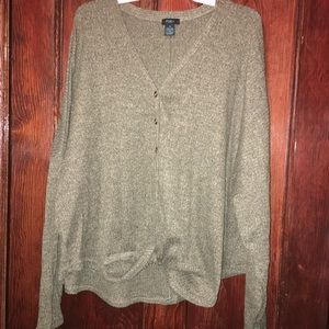 2 Rue 21 plus sweaters